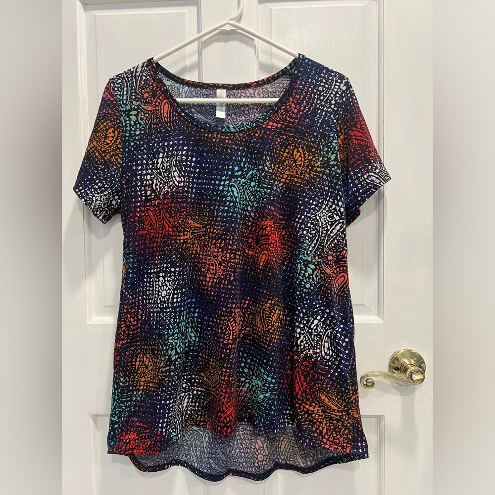 LULAROE Classic T Floral Scoop Neck Black White Top SIZE MEDIUM 10-12 Pre Loved